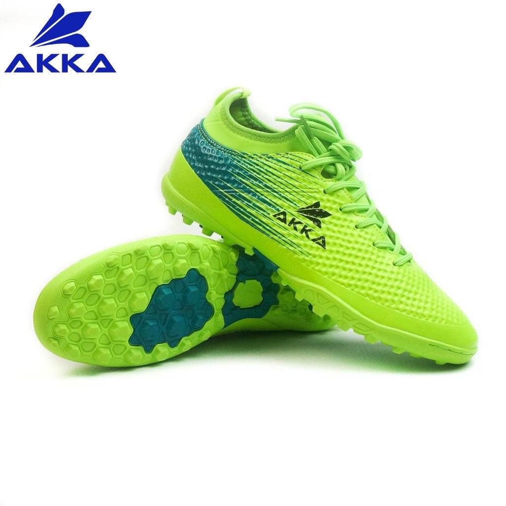 Giày đá bóng Akka có tốt không?