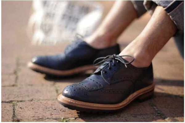 Nam giới bàn chân to nên đi giày gì phù hợp?